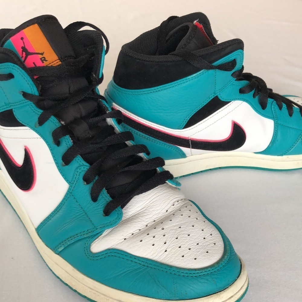 Air Jordan 1 Mid SE 'South Beach' - Picture 5 of 17